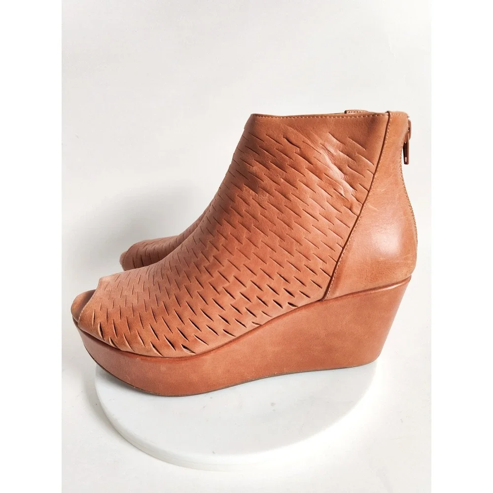Chocolat Blu Booties 7.5 Wedge Open Toe Tan Leather Perforated Platform Boho